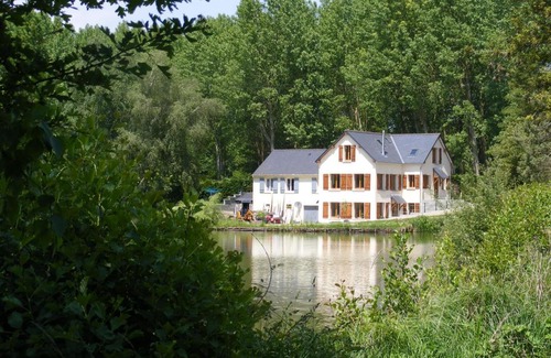 Beaumont-Pied-de-Boeuf Apartment | Lake House France