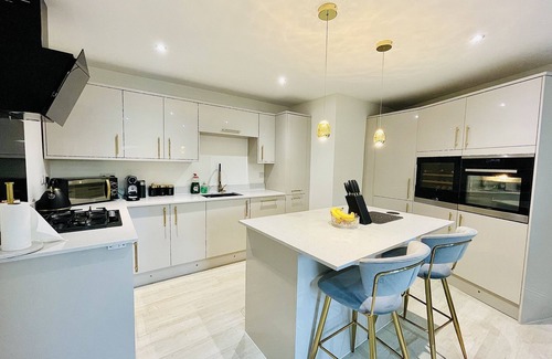 Lincoln House | Lake house