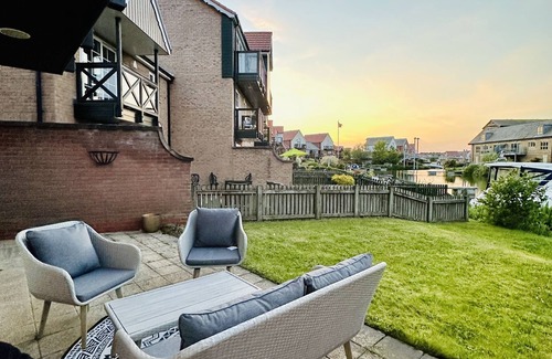 Lincoln House | Lake house