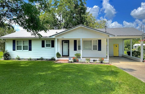 Moultrie House | Lake House Getaway/fisherman’s paradise