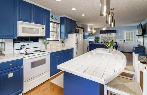 Reed Creek House | Lake house getaway w kayaks & firepit -- 10 min to downtown Hartwell
