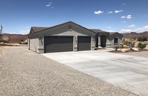 Desert Hills House | Lake House Havasu ,Good Vibes Only !