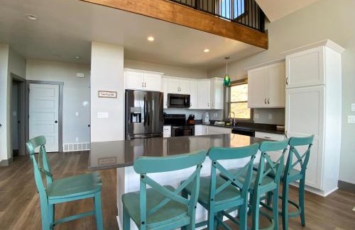 Harbor Village House | Lake House Hill, Private Hot Tub, Lake Views