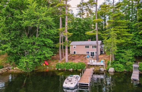 Moultonborough House | Lake House in Quiet Cove on Lake Winnipesaukee.