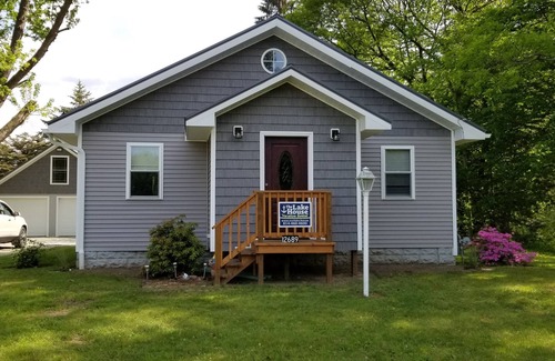 North Springfield House | Lake House near the Beach, Ice Cream Shop and Candy Gift Shop.