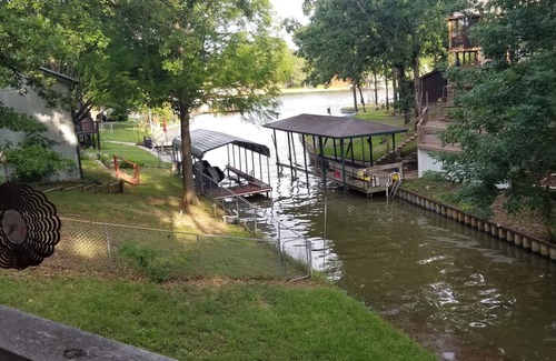 Enchanted Oaks House | Lake House on Cedar Creek Lake with Bumper pool / Poker table.