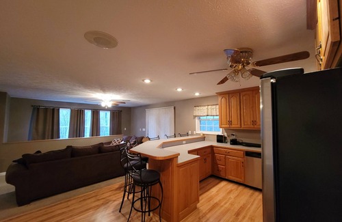 Monticello House | Lake House on Cumberland! Pull through driveway! 5 miles from a public ramp!