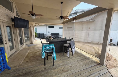 Seven Coves House | Lake House on lake Conroe 8 minutes off I45. Ready for family or business! Toys!