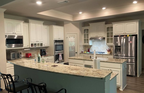 Streetman House | LAKE HOUSE on Richland Chambers. 3br 3 bath with boat dock. Secluded property
