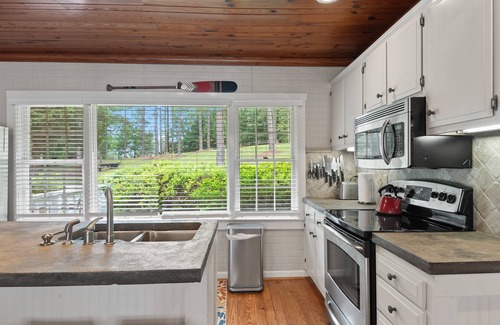 Langston Cabin | Lake House on the Water!