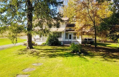 Camptown House | Lake House ~ Outdoor ~ Escape