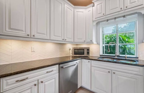 Southwest Orlando Apartment | Lake House + Pool, Dock, Walk to Universal Studios