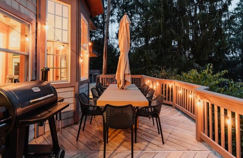 Cortland House | Lake House, Sauna, Game Room, Kayak, Paddleboard