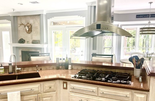 LaGrange House | Lake House