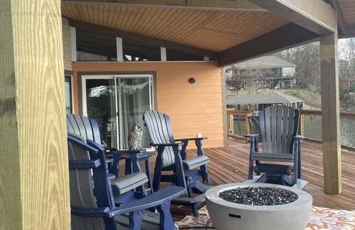 Titus House | Lake House