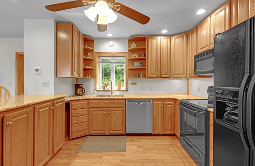 Pequea House | LAKE HOUSE, Waterfront Retreat, Eagles, Sunsets on Susquehanna with DOCK