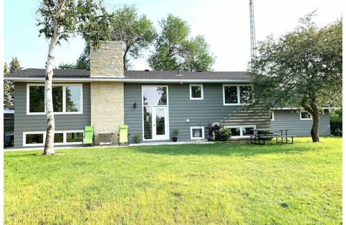 Killarney House | Lake House with a Beautiful Waterfront View