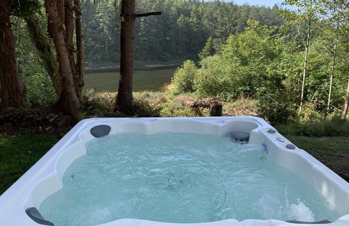 Pacific City House | Lake House With Private Sandy Beach, Pet Friendly, Fishing, Hot Tub, BBQ, Fire-Pit, 1 Mile to Ocean
