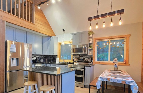 Irons House | Lake House with Private Beach Where Sunsets Mesmerize <>