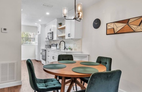 Dixieland Apartment | Lake Hunter Haven- Minutes to Downtown/FSC/SEU