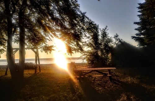 Lakeport House | LAKE HURON Beach SUNRISE Suite Retreat