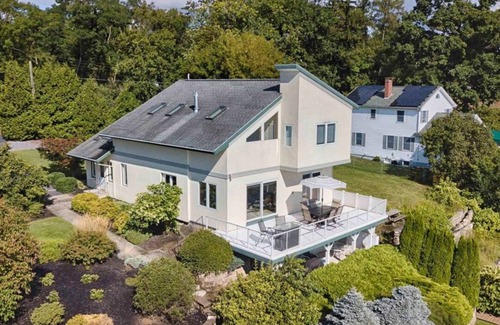Geneva Cottage | Lake It Easy