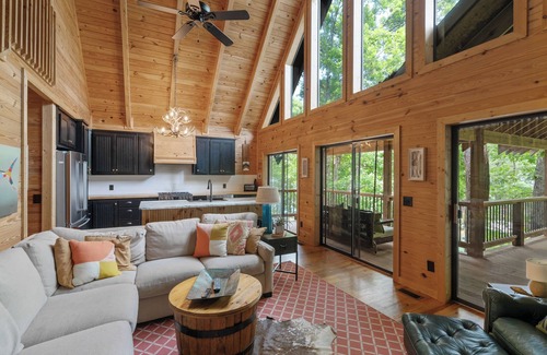 Seneca Cabin | Lake Keowee Cabin 14 miles to Clemson with Hot Tub and new private dock