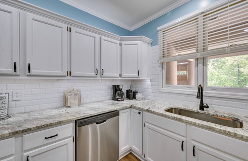 Salem Condo | Lake Keowee Condo: Resort Pools & Lake Access!