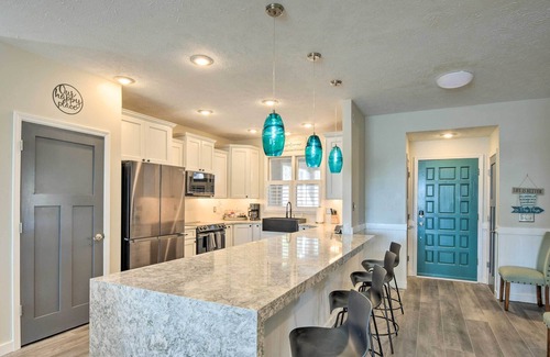 Salem Condo | Lake Keowee Resort Condo w/Balcony & Pool Access!