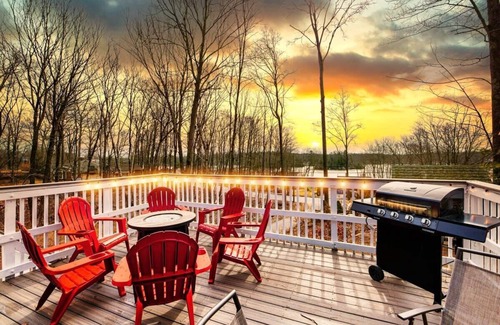 Ashford House | Lake - King - Gym - Kayak - Fire Pit - PetsOK - WD