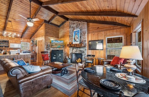 Mentone House | Lake Lahusage Front l Private Dock, Game Room