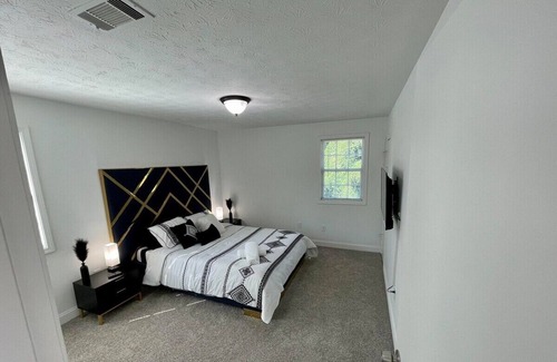 Buford House | Lake Lanier Haven | Close to ATL | Stylish & Fun!