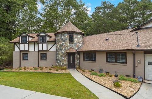 Flowery Branch House | Lake Lanier Retreat Dock, Views & Golf Cart