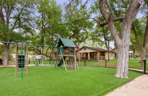 Horseshoe Bay House | Lake LBJ Compound 2 Homes Side-by-Side Sleeps 25 Pool Hot Tub Great Fishing