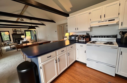 Lake Leelanau House | Lake Leelanau Waterfront Home: 10 min to Leland, Suttons Bay, Lake Michigan