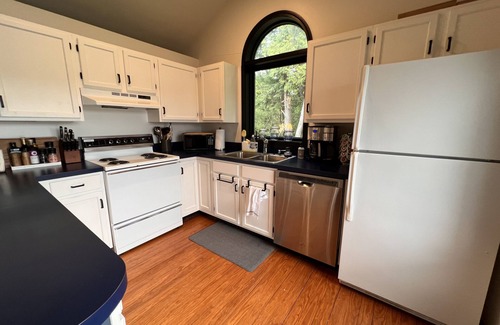 Lake Leelanau House | Lake Leelanau Waterfront Home: 10 min to Leland, Suttons Bay, Lake Michigan