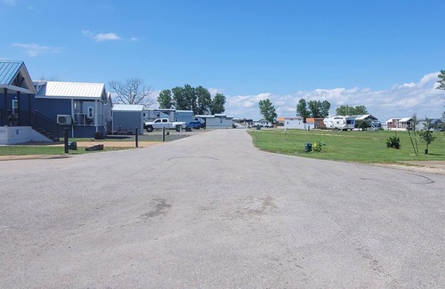 Kerens RV Rental | Lake Life 107 @ Peninsula Point