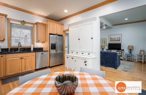 Douglas Condo | Lake Life Getaway - Condo near downtown!
