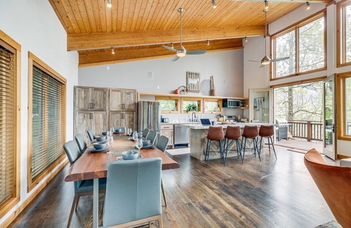Butler House | Lake Life Mountain & Lake Views, Hot Tub, & Dock