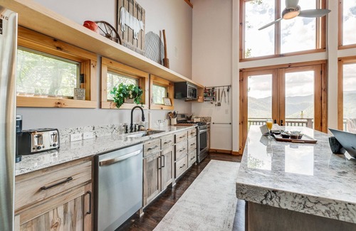 Butler House | Lake Life Mountain & Lake Views, Hot Tub, & Dock