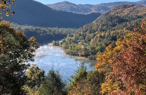 Butler House | Lake Life Mountain & Lake Views, Hot Tub, & Dock