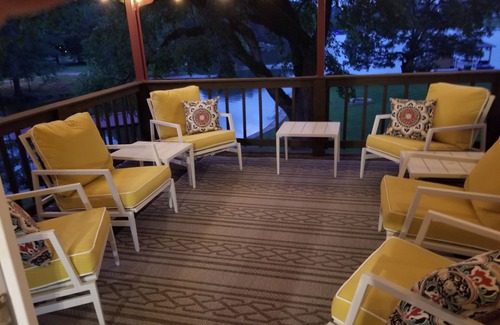Lincoln House | Lake Life on Logan Martin. Relax Unwind Recharge. Leave all your stress behind