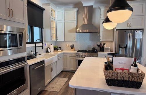 Saxony Forest House | Lake Life Paradise- Luxury Waterfront HomenMinutes from Clemson