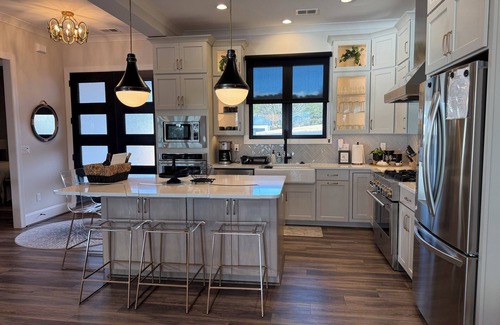 Saxony Forest House | Lake Life Paradise- Luxury Waterfront HomenMinutes from Clemson