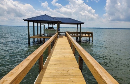 Summerton House | Lake life paradise! Spacious 5 bedroom lakefront with new covered dock