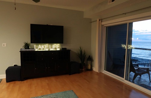 Geneva-on-the-Lake Condo | Lake Life-The beach is your back yard! 3br/3ba Oct-April rent 3 get 4th free-ask
