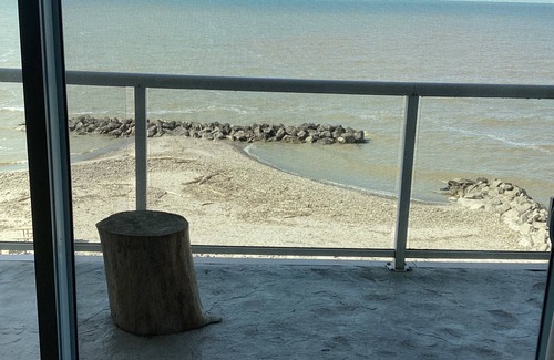 Geneva-on-the-Lake Condo | Lake Life-The beach is your back yard! 3br/3ba Oct-April rent 3 get 4th free-ask