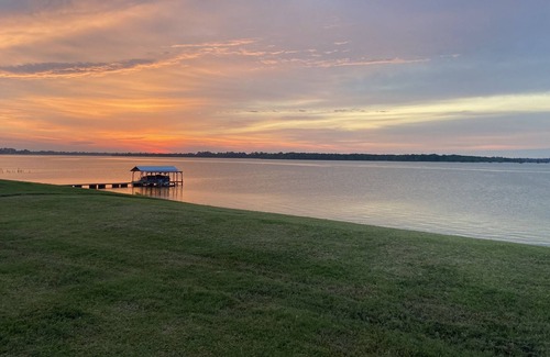 Sondheimer House | Lake life where fishing comes easy!