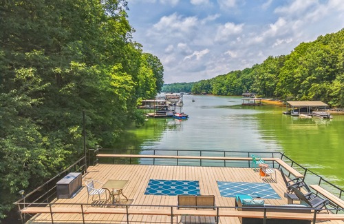 Gainesville House | lake life with hot tub, relaxing getaway on the lake, your home away from home.