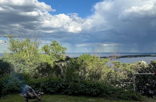 Observation Hill Apartment | Lake & Lift Bridge Views | Comfy | All Welcome